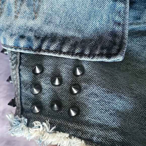 Drop Dead size Large studded denim vest - Picture 4 of 5